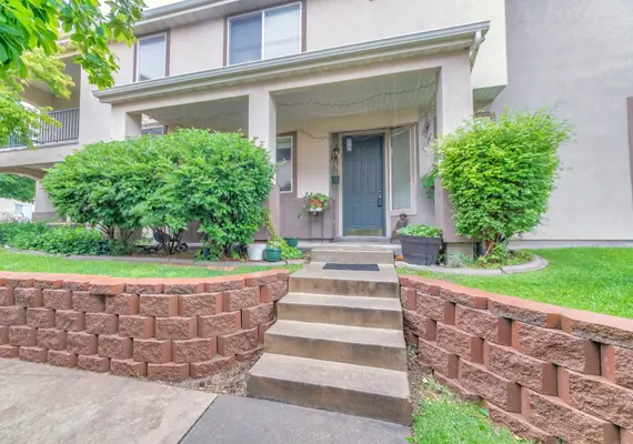 Front yard landscaping with retaining wall in Collinsville IL